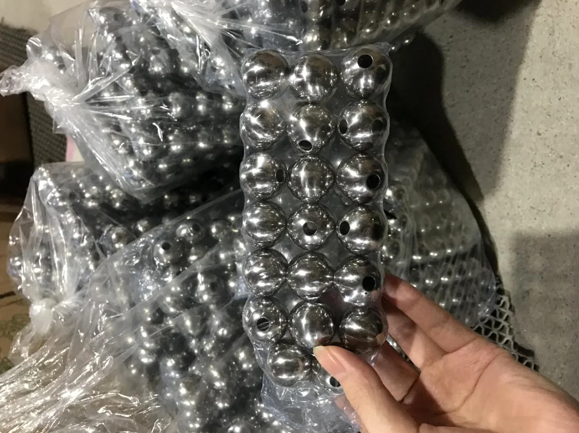 Quả cầu inox mạ vàng trang trí